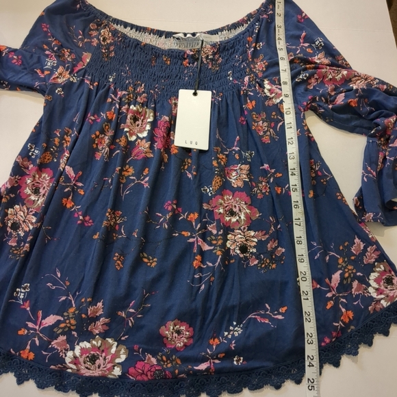 Luq Julliet Floral Navy Women's Lace Edge  Top  , NWT , Size -L - Picture 4 of 7